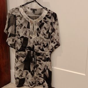 I.N. Studio Black and Gray Geometric Tunic